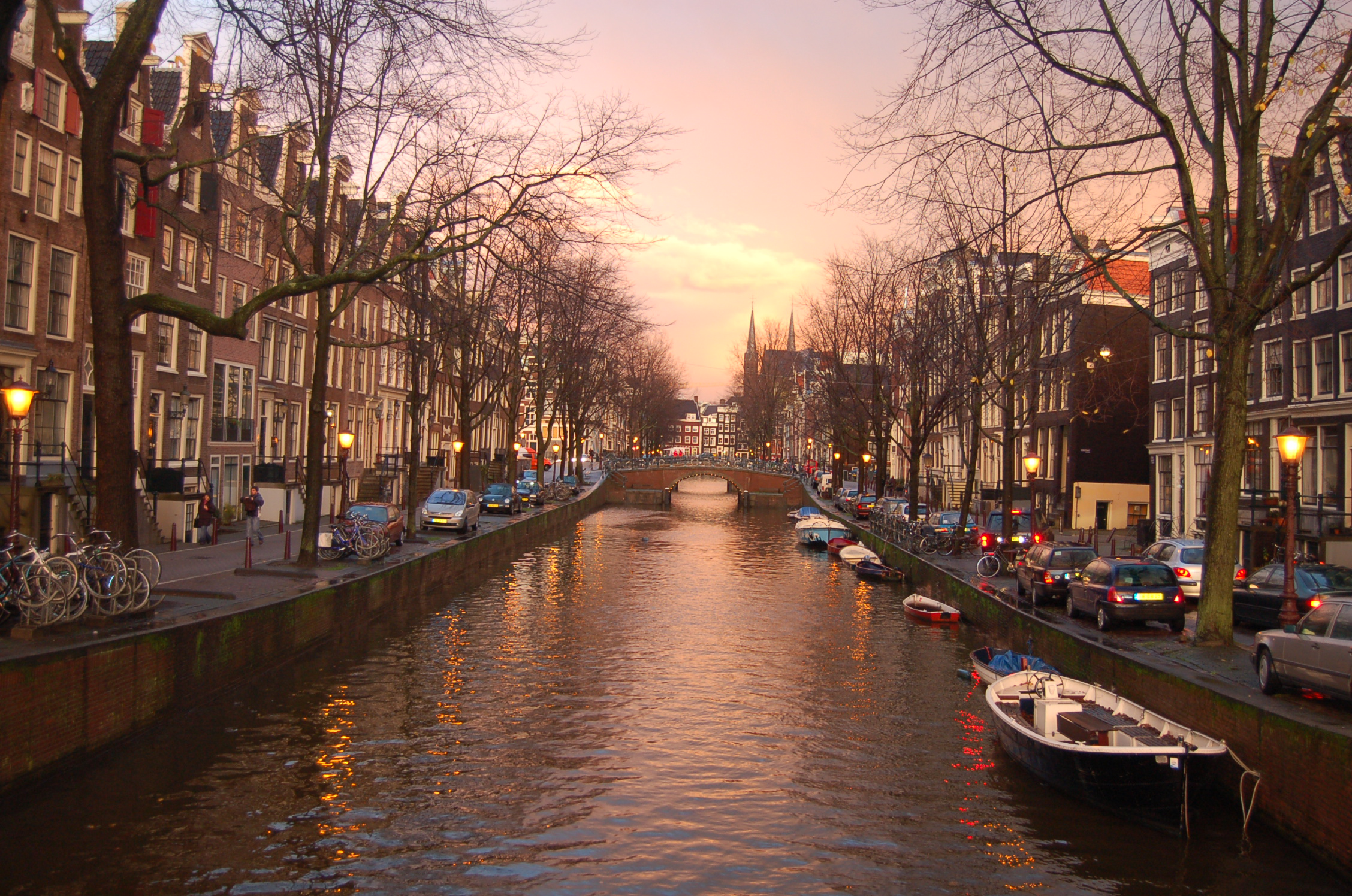 huizen aan het water in Amsterdam